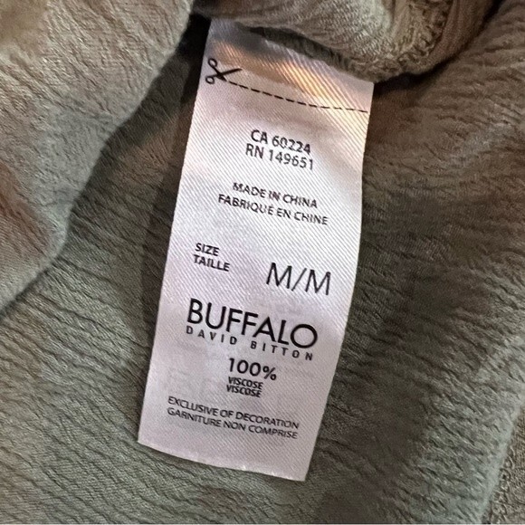Buffalo David Bitton Olive green with embroidered lace detail top size medium - Picture 8 of 8